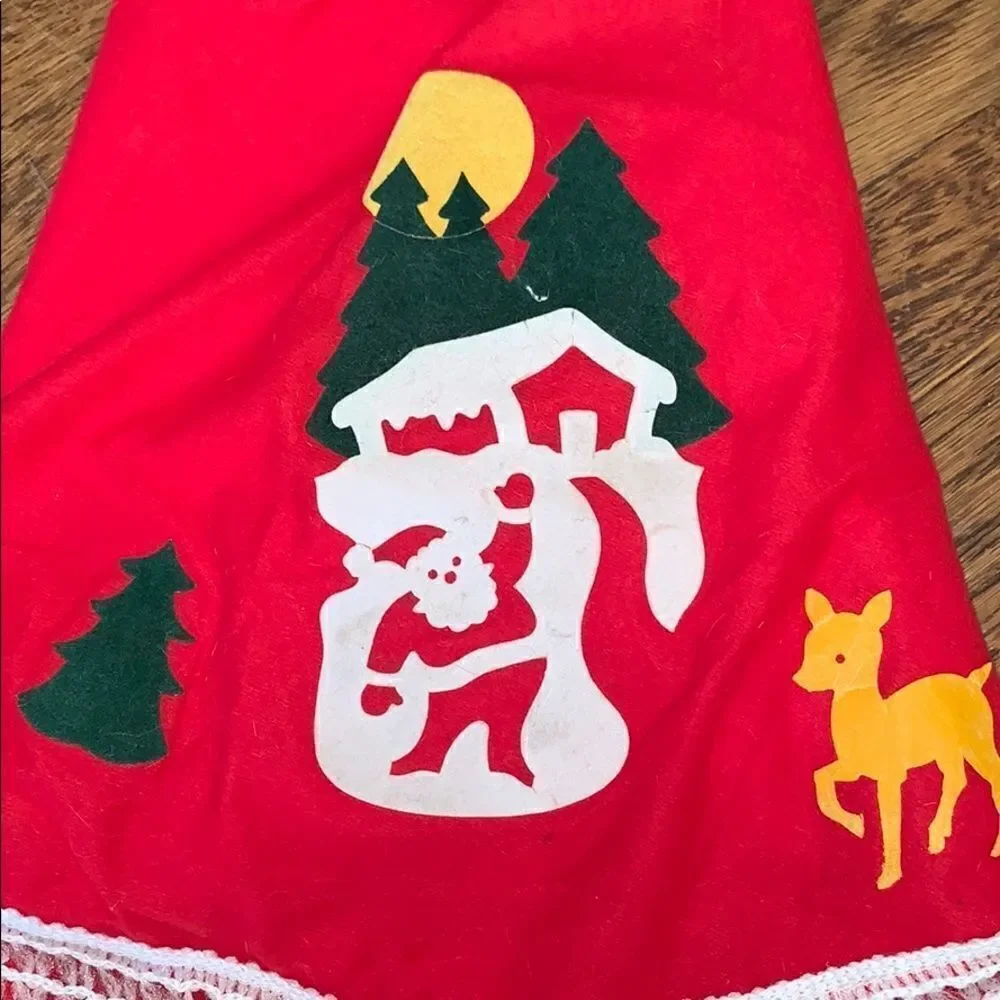 Vtg red felt Christmas‎ tablecloth or tree skirt